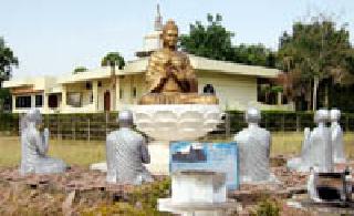 The mahasupa campus is aiming for tourists | पर्यटकांना खुणावतोय महास्तूप परिसर The mahasupa campus is aiming for tourists | पर्यटकांना खुणावतोय महास्तूप परिसर