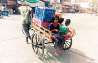 We walk around ... | आम्ही चाललो फिरायला...