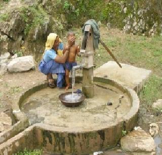 The bore well was filled, the dry pond was filled with water | बोअरवेल ओसंडली, कोरडा तलाव पाण्याने भरला