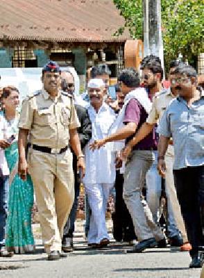 The crowd of 'Brothers' crowd for Don's visit | डॉनच्या भेटीसाठी ‘भाई लोग’ची गर्दी The crowd of 'Brothers' crowd for Don's visit | डॉनच्या भेटीसाठी ‘भाई लोग’ची गर्दी