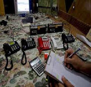 Three bookies arrested | तीन सट्टेबाजांना अटक Three bookies arrested | तीन सट्टेबाजांना अटक