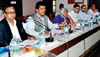 Submit criminal cases to fertilizer linking workers | खताची लिंकिंग करणाऱ्यांवर फौजदारी गुन्हे दाखल करा