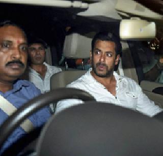 Salman returned home late by the court | कोर्टाची वारी करून सलमान सायंकाळी घरी परतला