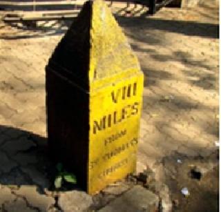 Masonry disappeared in road work | रस्त्यांच्या कामात मैलाचे दगड गायब Masonry disappeared in road work | रस्त्यांच्या कामात मैलाचे दगड गायब