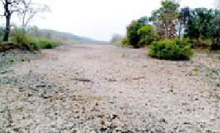 Rivers get dry. | नद्यांची पात्रे झाली कोरडी..