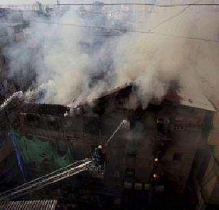 A fire broke out for 8 hours | तब्बल ८ तास धुमसत होती आग
