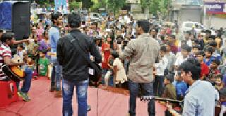 Amravatikar 'recharge' due to 'Dhammal Galli' | ‘धम्माल गल्ली’मुळे अमरावतीकर ‘रिचार्ज’ Amravatikar 'recharge' due to 'Dhammal Galli' | ‘धम्माल गल्ली’मुळे अमरावतीकर ‘रिचार्ज’