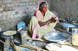 Grameen Bread, Grown Threatened | ग्रामीणांची भाकर, वाकळ झाली हद्दपार