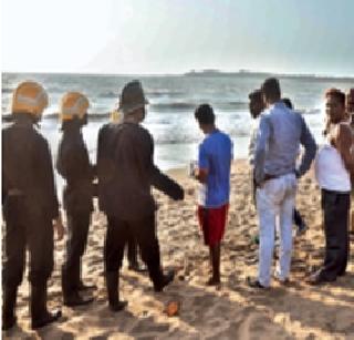 Axa beach on both of the bushes! | आक्सा बीचवर दोघे बुडाले! Axa beach on both of the bushes! | आक्सा बीचवर दोघे बुडाले!