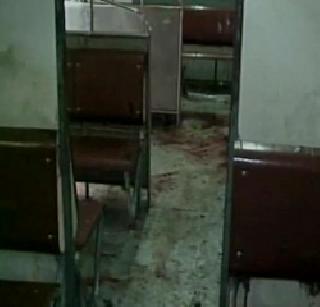 A local train exploded near Kolkata | कोलकात्याजवळ लोकल ट्रेनमध्ये स्फोट A local train exploded near Kolkata | कोलकात्याजवळ लोकल ट्रेनमध्ये स्फोट