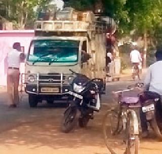 Driving traffic police from the morning! | पहाटेपासूनच वाहतूक पोलीस पाळतीवर !