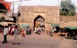 Reconciliation of encroachment | विळखा अतिक्रमणाचा :