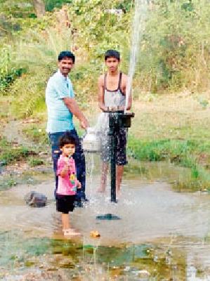 Thirst for Thrips on Water | गळतीच्या पाण्यावर भागवितात तहान