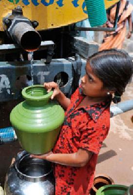 12 tankers for water supply | पाणी पुरवठ्यासाठी १२ टँकर 12 tankers for water supply | पाणी पुरवठ्यासाठी १२ टँकर