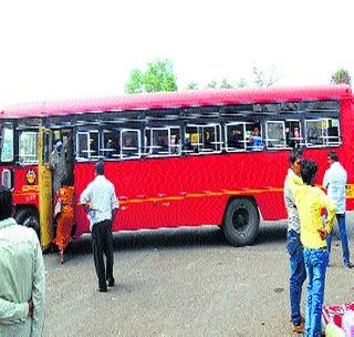 The bus will not run without careers | बस धावणार आता कॅरिअरविना The bus will not run without careers | बस धावणार आता कॅरिअरविना