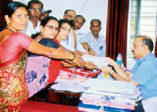 Start 'Bhel', otherwise return the farmland | 'भेल' सुरु करा, अन्यथा शेतजमिनी परत करा Start 'Bhel', otherwise return the farmland | 'भेल' सुरु करा, अन्यथा शेतजमिनी परत करा