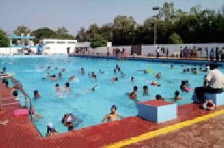 Swimming sock out facilities | जलतरण हौद कालबाह्य सुविधांच्या गर्तेत