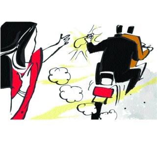 Three women of Morning Walk fled their jewelry | मॉर्निंग वॉकला जाणा-या तीन महिलांचे दागिने पळविले Three women of Morning Walk fled their jewelry | मॉर्निंग वॉकला जाणा-या तीन महिलांचे दागिने पळविले