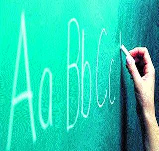 English lessons for tribal students | आदिवासी विद्यार्थ्यांना इंग्रजीचे धडे English lessons for tribal students | आदिवासी विद्यार्थ्यांना इंग्रजीचे धडे