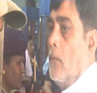 The woman police stopped the minister's entry into 'No Entry' | ‘नो एन्ट्री’त घुसणाऱ्या मंत्र्याची गाडी महिला पोलिसाने रोखली The woman police stopped the minister's entry into 'No Entry' | ‘नो एन्ट्री’त घुसणाऱ्या मंत्र्याची गाडी महिला पोलिसाने रोखली