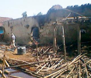 The house in Nangpura was burnt | नंगपुऱ्यातील घर जळाले The house in Nangpura was burnt | नंगपुऱ्यातील घर जळाले