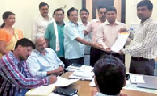 The boycott of Tehsildars | तहसीलदारांचा कामावर बहिष्कार