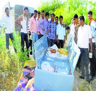 Thunderbolt | चोरट्यांचा धुमाकूळ Thunderbolt | चोरट्यांचा धुमाकूळ