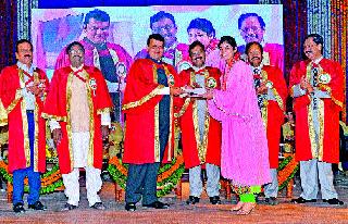 Chief Minister Devendra Fadnavis: Support for the suspension of Tehsildars | मुख्यमंत्री देवेंद्र फडणवीस : तहसीलदारांच्या निलंबनाचे समर्थन Chief Minister Devendra Fadnavis: Support for the suspension of Tehsildars | मुख्यमंत्री देवेंद्र फडणवीस : तहसीलदारांच्या निलंबनाचे समर्थन