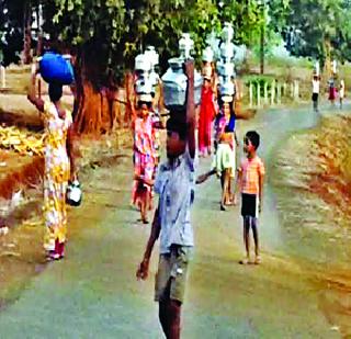 Waiting for four hundred gram tankers in Goodwandwadi | गुडवणवाडीत चारशे ग्रामस्थ टँकरच्या प्रतीक्षेत Waiting for four hundred gram tankers in Goodwandwadi | गुडवणवाडीत चारशे ग्रामस्थ टँकरच्या प्रतीक्षेत