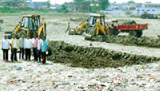 Eventually start the 'Tiger' room | अखेर ‘त्या’ तलावाच्या खोलीकरणाला प्रारंभ