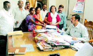 Speed up the investigation of the murder of Dabholkar and Panesar | दाभोळकर व पानसरेंच्या हत्येच्या तपासाला गती द्या Speed up the investigation of the murder of Dabholkar and Panesar | दाभोळकर व पानसरेंच्या हत्येच्या तपासाला गती द्या