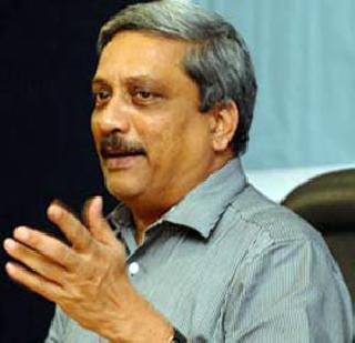 Parrikar visits border area tour | पर्रीकर यांनी केला सीमा क्षेत्राचा दौरा Parrikar visits border area tour | पर्रीकर यांनी केला सीमा क्षेत्राचा दौरा