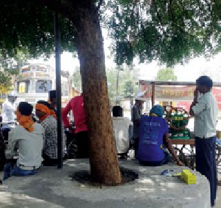 Protection from the scorching heat | उन्हाच्या तडाख्यापासून बचाव : Protection from the scorching heat | उन्हाच्या तडाख्यापासून बचाव :