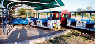 Children's toys only for the sake of the name | बालोद्यानातील खेळणी उरली नावापुरतीच Children's toys only for the sake of the name | बालोद्यानातील खेळणी उरली नावापुरतीच