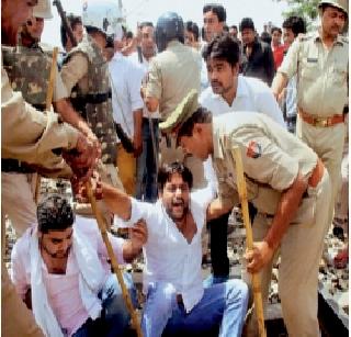 Gujjar agitation triggers rail | गुज्जर आंदोलनाने रेल्वेला फटका Gujjar agitation triggers rail | गुज्जर आंदोलनाने रेल्वेला फटका