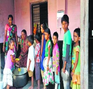 Allotment of School Nutrition Dosage | शालेय पोषण आहार वाटपाला कोलदांडा Allotment of School Nutrition Dosage | शालेय पोषण आहार वाटपाला कोलदांडा