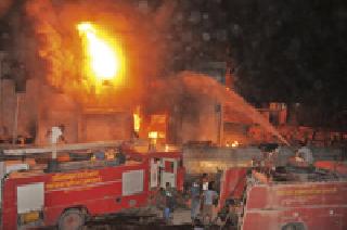 17 hours firefighting | १७ तास फायरफायटिंग