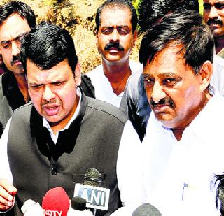 Let's sell the goldsmiths | चला गड्यांनो सोलापूर विकू या