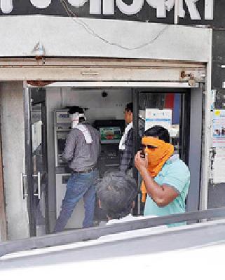 It's a guide to the robbers! | - हे तर दरोडेखोरांना दिशादर्शनच! It's a guide to the robbers! | - हे तर दरोडेखोरांना दिशादर्शनच!