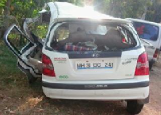 Mylake killed in accident; Father's son seriously injured | अपघातात मायलेक ठार; पितापुत्र गंभीर जखमी Mylake killed in accident; Father's son seriously injured | अपघातात मायलेक ठार; पितापुत्र गंभीर जखमी