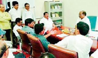 Vidaditywar attacked the Gondwana University | वडेट्टीवार यांची गोंडवाना विद्यापीठावर धडक