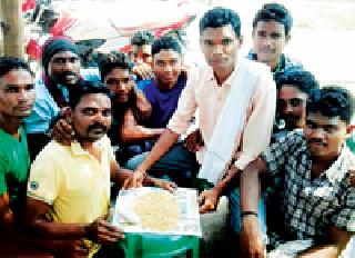 Cropped cereals supply in Alpoli | आलापल्लीत निकृष्ट धान्याचा पुरवठा