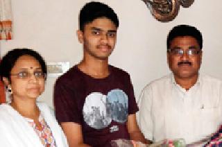 Vedanta Mandwa is the first in the district | वेदांत मांडवे जिल्ह्यात पहिला