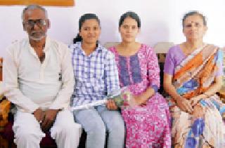 Gondiya first in Tejashri district | गोंदियाची तेजश्री जिल्ह्यात प्रथम