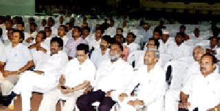 Flip-Show Event by BJP | भाजपाच्या वचनपूर्ती कार्यक्रमाचा फ्लॉप-शो