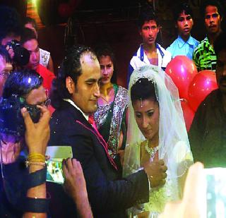 Wedding concert in the circus | सर्कसमध्ये रंगला विवाह सोहळा