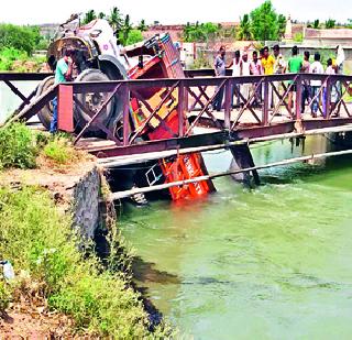 Bound busted using gelatine | जिलेटिनचा वापर करून फोडला बंधारा