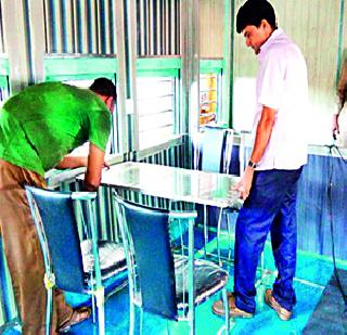 Deccan Queen gets new 'dining car' | डेक्कन क्वीनला मिळाली नवी ‘डायनिंग कार’ Deccan Queen gets new 'dining car' | डेक्कन क्वीनला मिळाली नवी ‘डायनिंग कार’