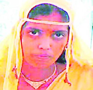 Wife murdered by dowry | दरोड्याचा बनाव रचून पत्नीचा कुऱ्हाडीने खून Wife murdered by dowry | दरोड्याचा बनाव रचून पत्नीचा कुऱ्हाडीने खून