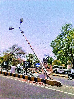 But the light is not light | वाकला पण प्रकाशला नाही But the light is not light | वाकला पण प्रकाशला नाही